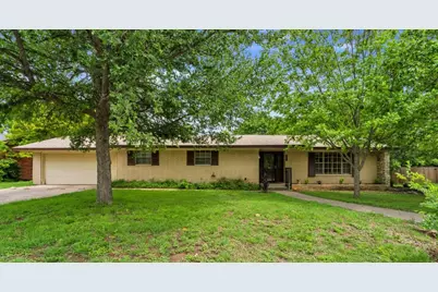 1011 N Vandeveer St, Burnet, TX 78611 - Photo 1
