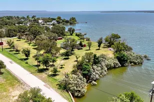 110 W Lakecrest Dr, Bluffton, TX 78607 - Photo 36