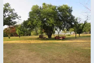 110 W Lakecrest Drive, Bluffton, TX 78607 - Photo 38
