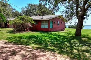 110 W Lakecrest Dr, Bluffton, TX 78607 - Photo 2