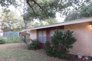 110 W Lakecrest Dr, Bluffton, TX 78607 - Photo 4