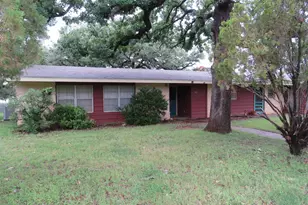 110 W Lakecrest Dr, Bluffton, TX 78607 - Photo 1