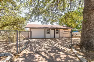 124 E Castlebriar Dr, Granite Shoals, TX 78654 - Photo 2