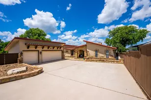 136 Hidden Oaks Dr, Kingsland, TX 78639 - Photo 2