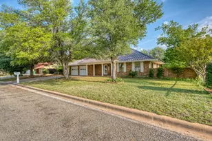 405 E Granite St, Llano, TX 78643 - Photo 2