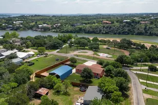 826 Sandy Mountain Dr, Sunrise Beach, TX 78643 - Photo 2