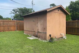725 N W, Burnet, TX 78611 - Photo 20