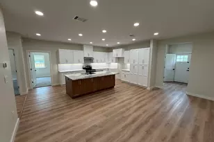 508 S Main St, Burnet, TX 78611 - Photo 2