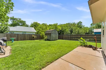 209 E Live Oak St, Burnet, TX 78611 - Photo 26