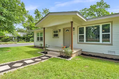 209 E Live Oak St, Burnet, TX 78611 - Photo 2