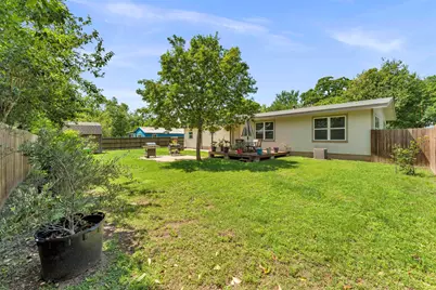 209 E Live Oak St, Burnet, TX 78611 - Photo 18