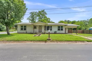 209 E Live Oak St, Burnet, TX 78611 - Photo 2