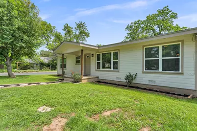 209 E Live Oak St, Burnet, TX 78611 - Photo 30
