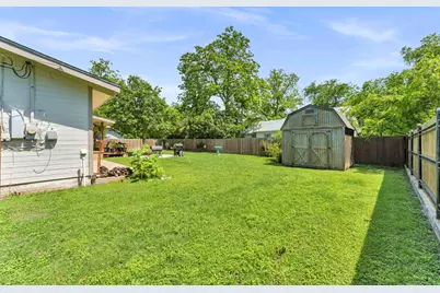 209 E Live Oak St, Burnet, TX 78611 - Photo 20
