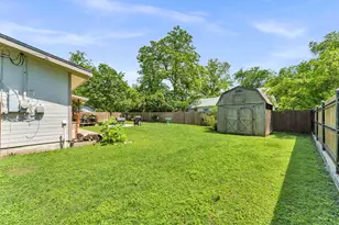 209 E Live Oak St, Burnet, TX 78611 - Photo 20