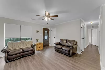 1303 Mission Hills Drive, Marble Falls, TX 78654 - Photo 4