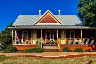 1307 Wright St, Llano, TX 78643 - Photo 4