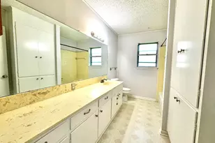 102 E Wallace St, Llano, TX 78643 - Photo 12
