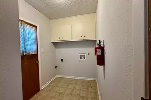 102 E Wallace St, Llano, TX 78643 - Photo 14
