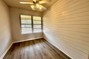 102 E Wallace St, Llano, TX 78643 - Photo 8