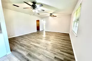102 E Wallace St, Llano, TX 78643 - Photo 4