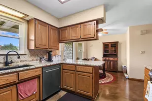 1304 Sunset Dr, Marble Falls, TX 78654 - Photo 4