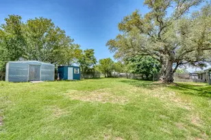 909 Circle Dr, Sunrise Beach, TX 78643 - Photo 6
