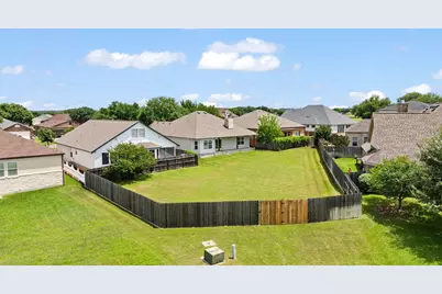 417 Spyglass St, Meadowlakes, TX 78654 - Photo 2