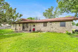 802 Westfall St, Burnet, TX 78611 - Photo 2