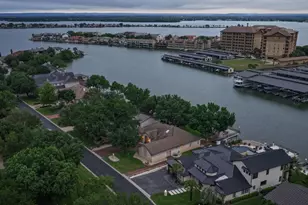 909 Red Sails Dr, Horseshoe Bay, TX 78657 - Photo 1