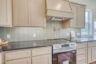 705 Flag St, Llano, TX 78643 - Photo 14