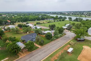 705 Flag St, Llano, TX 78643 - Photo 24