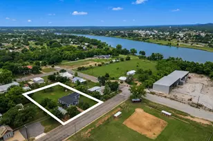 705 Flag St, Llano, TX 78643 - Photo 4