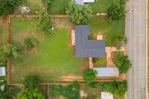 705 Flag St, Llano, TX 78643 - Photo 34