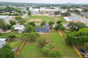 705 Flag St, Llano, TX 78643 - Photo 30