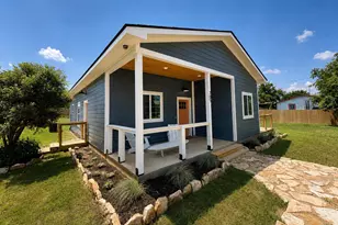 705 Flag St, Llano, TX 78643 - Photo 8
