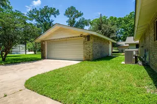 501 Oleander Dr, Marble Falls, TX 78654 - Photo 8