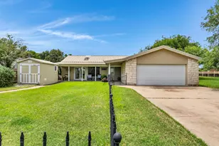 426 Circle Dr, Sunrise Beach, TX 78643 - Photo 4