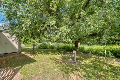 325 E Lakeshore Dove Haven Drive, Sunrise Beach, TX 78643 - Photo 28