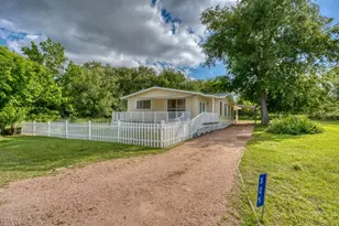 325 E Lakeshore Dr, Sunrise Beach, TX 78643 - Photo 2