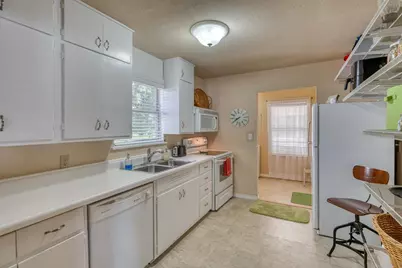 325 E Lakeshore Dove Haven Drive, Sunrise Beach, TX 78643 - Photo 14