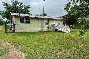 702 Pittsburg Ave, Llano, TX 78643 - Photo 6