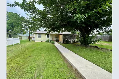 702 Pittsburg Avenue, Llano, TX 78643 - Photo 1