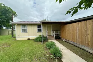 702 Pittsburg Ave, Llano, TX 78643 - Photo 4