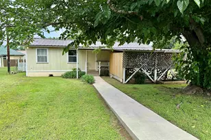 702 Pittsburg Ave, Llano, TX 78643 - Photo 2