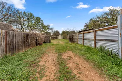 201 Wyatt, Kingsland, TX 78639 - Photo 4