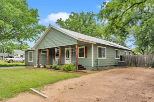 1303 Oak St, Burnet, TX 78611 - Photo 1