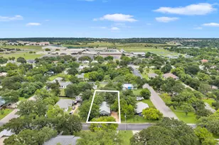 1303 Oak St, Burnet, TX 78611 - Photo 2
