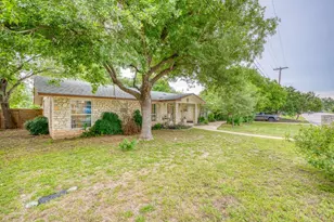 301 6th St, Marble Falls, TX 78654 - Photo 2