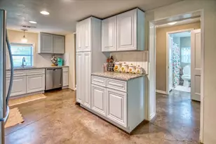 209 E Houston St, Llano, TX 78643 - Photo 16